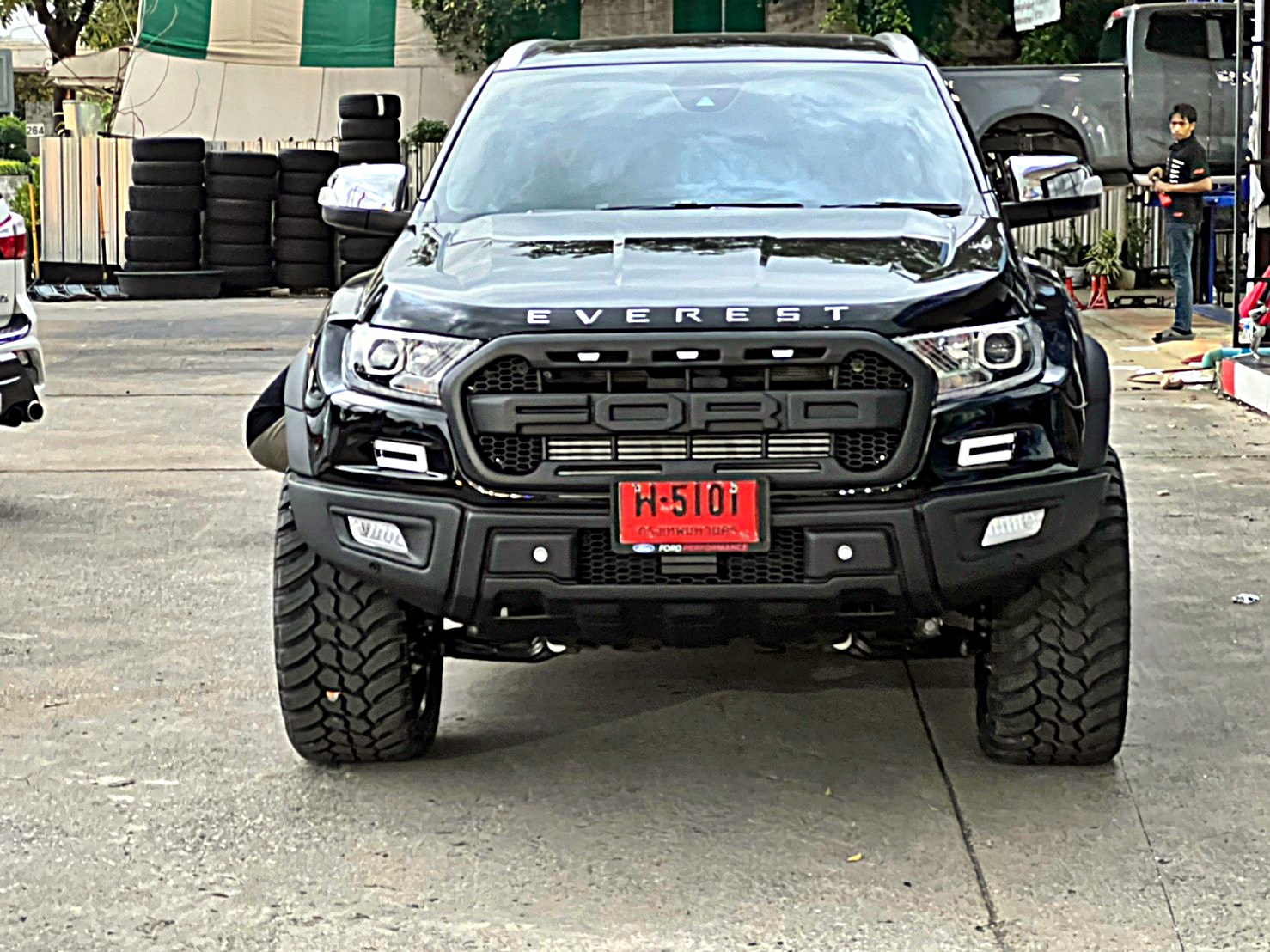 FORD EVEREST ทรงเมกา ขอบ20 ล้อแท้ HOSTILE