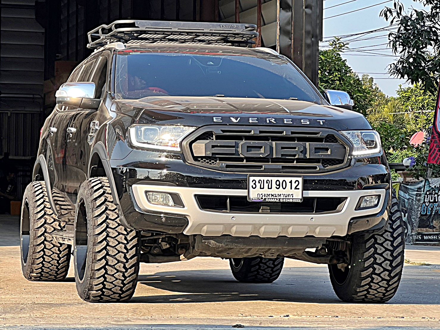 FORD EVEREST แต่งทรงเมกาที่ STEP9