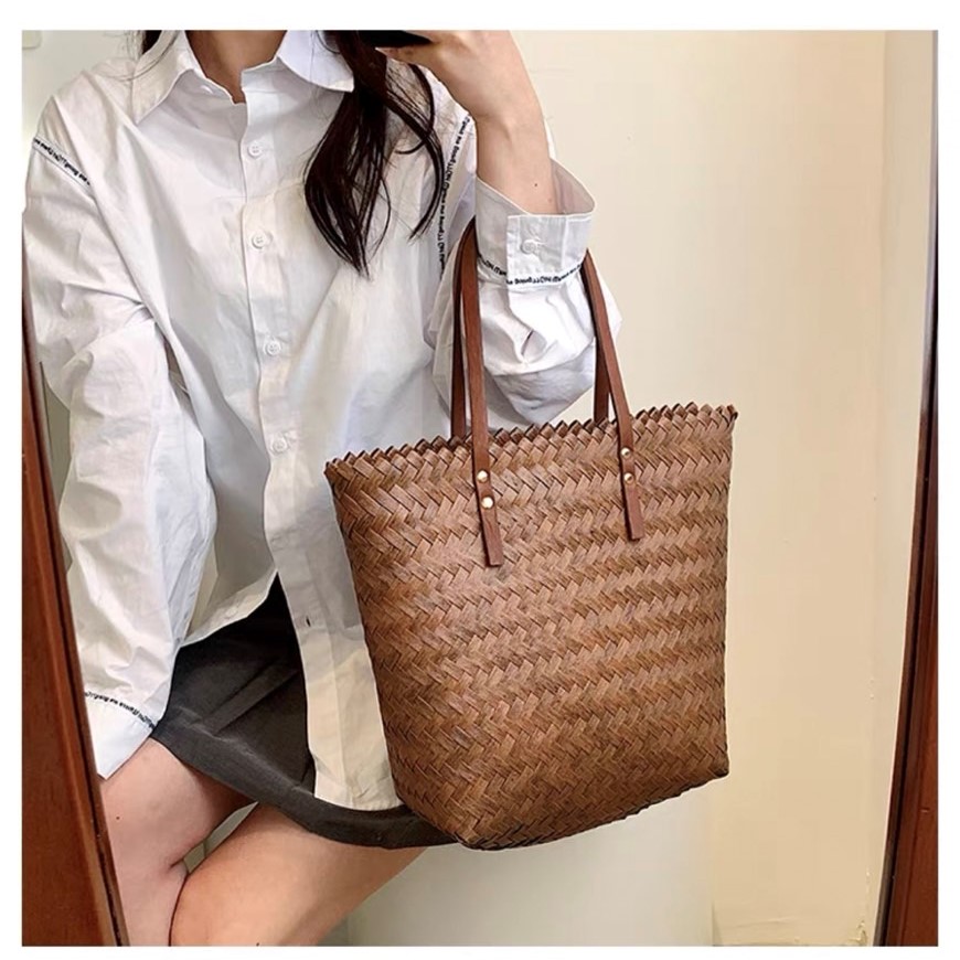 กระเป๋าสาน กระเป๋าสานเส้นพลาสติก กระเป๋าถือ กระเป๋าคล้องแขน 👜