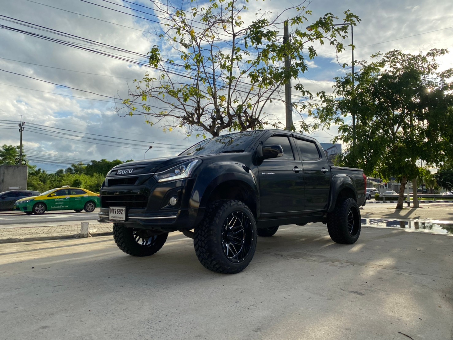 D-MAX จัดทรงเมกา ที่ STEP9 หล่อทุกลำ