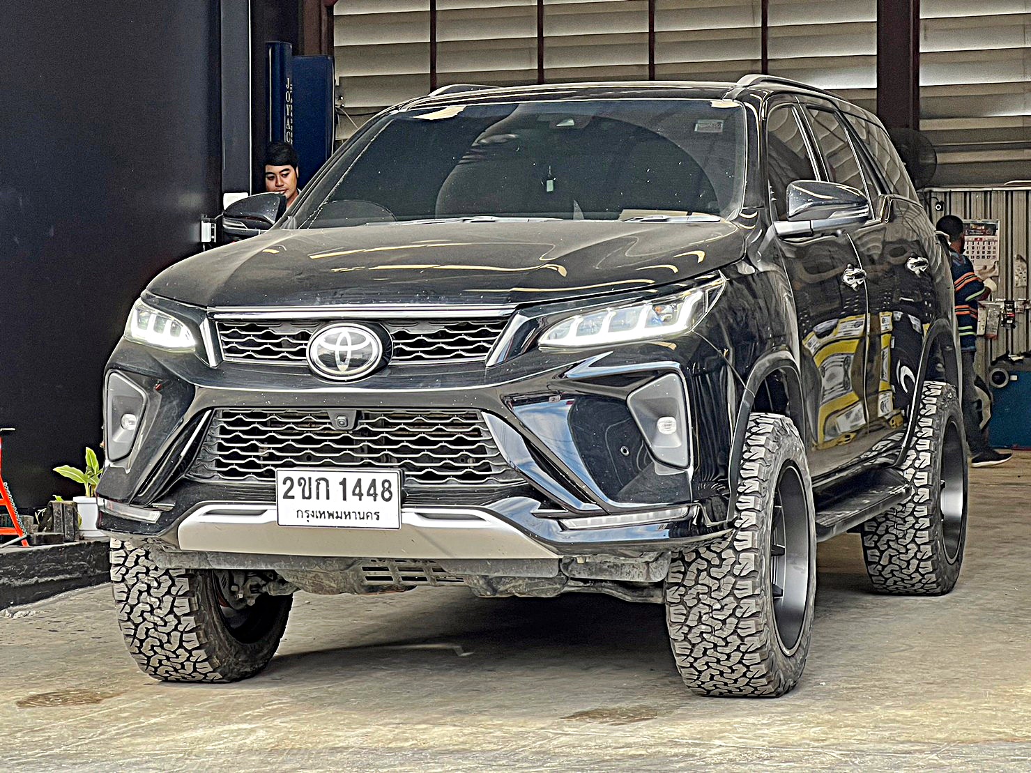 TOYOTA FORTUNER LEGENDER แต่งทรงเมกาที่ STEP9