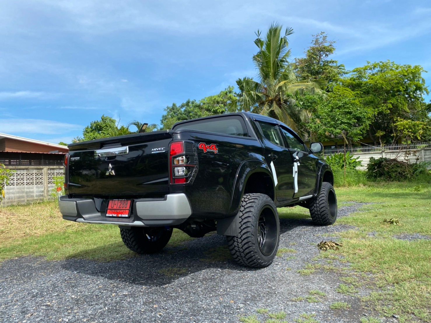 TRITON ป้ายแดงจัดทรงเมกาที่ STEP9