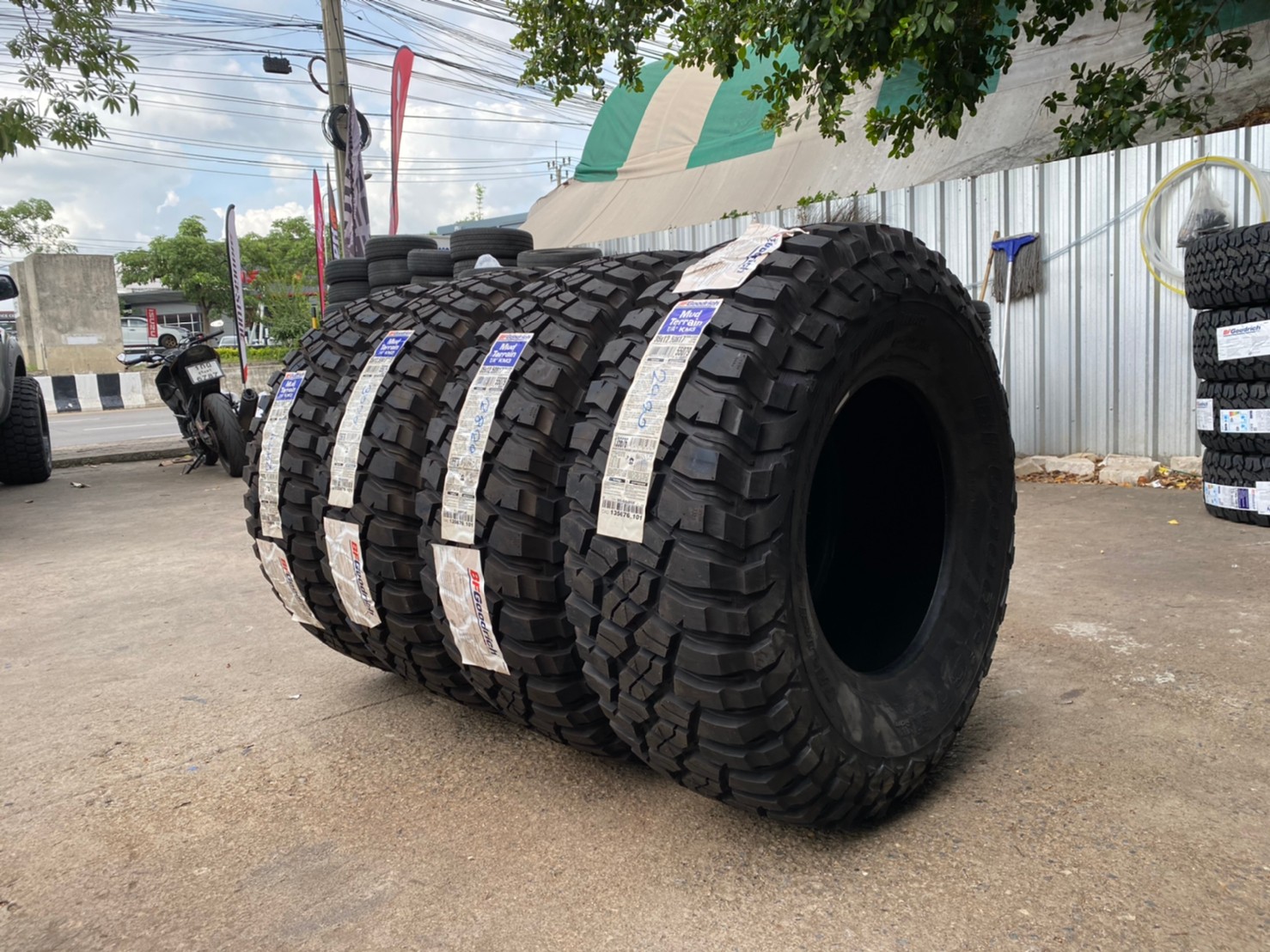 BF GOODRICH KM3 35X12.5R17 ราคาถูก ต้อง STEP9 เท่านั้น