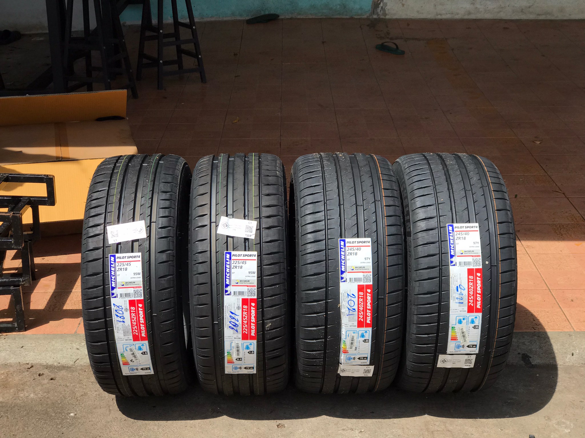 MICHELIN 225/45-18 PILOTSPORT4 ปี21 MICHELIN 245/40-18 PILOTSPORT4 ปี21