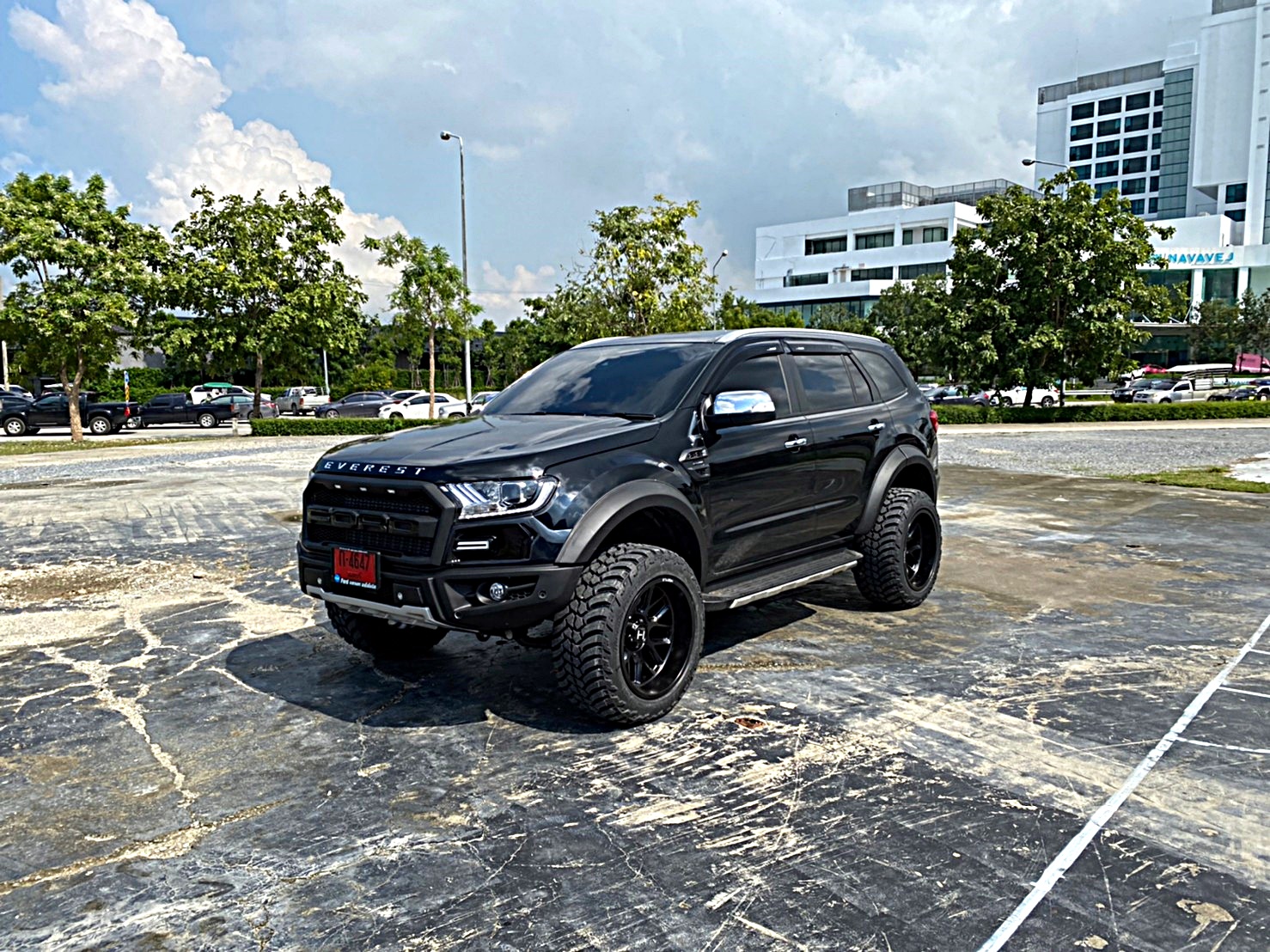 FORD EVEREST ทรงเมกา ล้อ HOSTILE H120 โคตรหล่อ