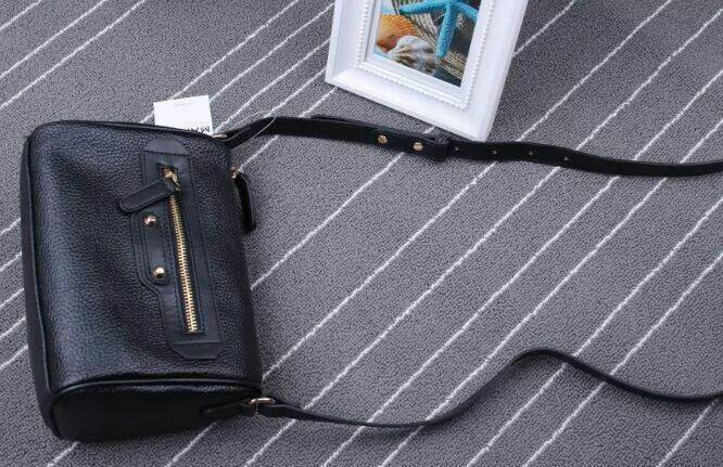 กระเป๋ารุ่นใหม่จาก MNG สะพายข้าง