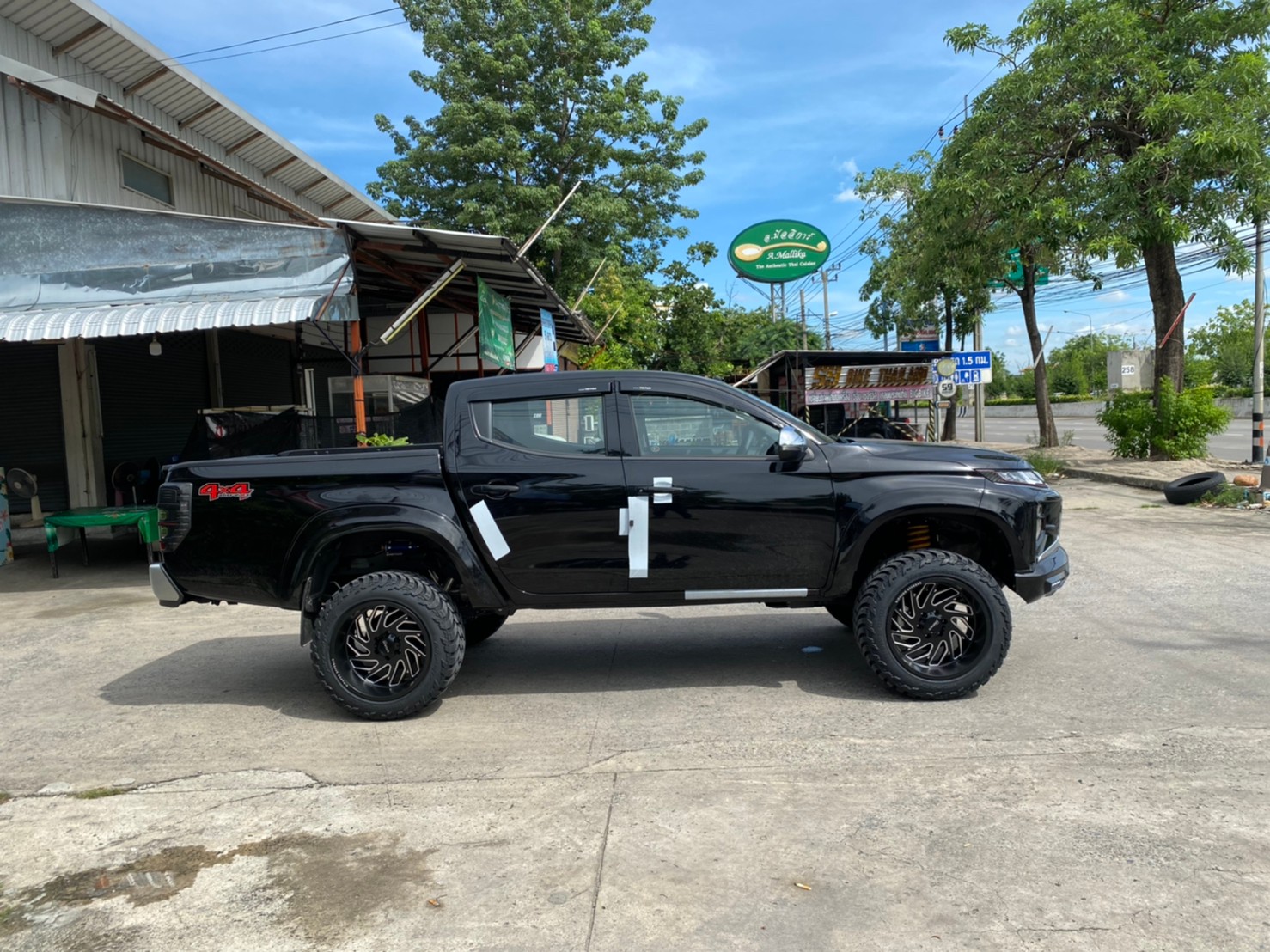 TRITON ป้ายแดงจัดทรงเมกาที่ STEP9