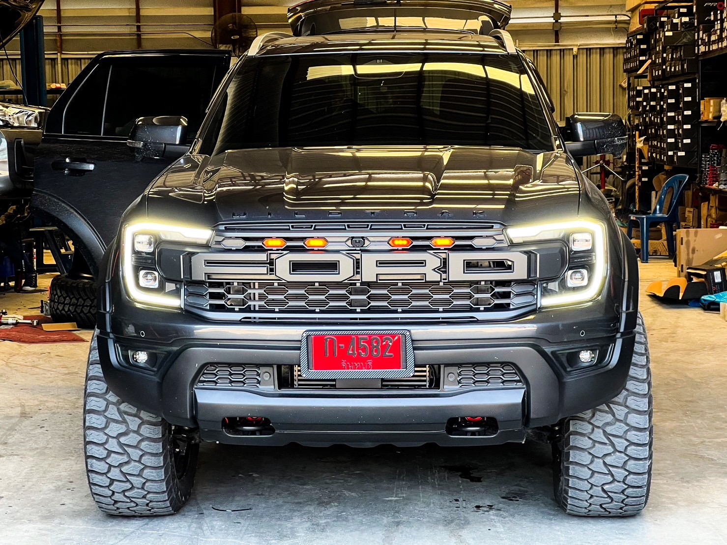 FORD EVEREST NEXTGEN FCจากระยอง แต่งทรงเมกาที่ STEP9