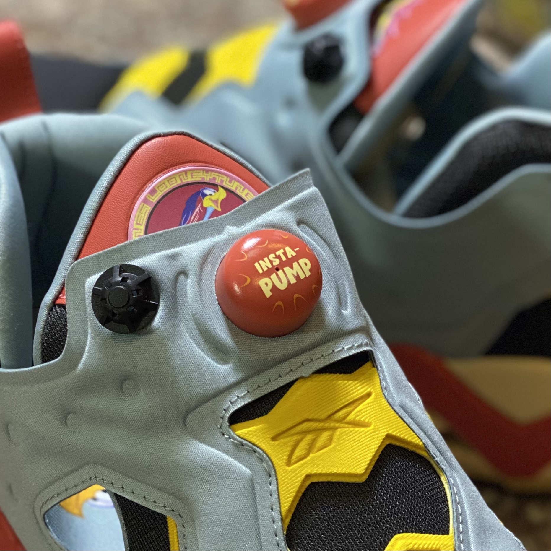 รองเท้า Reebok X Looney Tunes InstraPump Fury 95 ‘LIMITED’ (M7/7.5/8/8.5/9/11US)