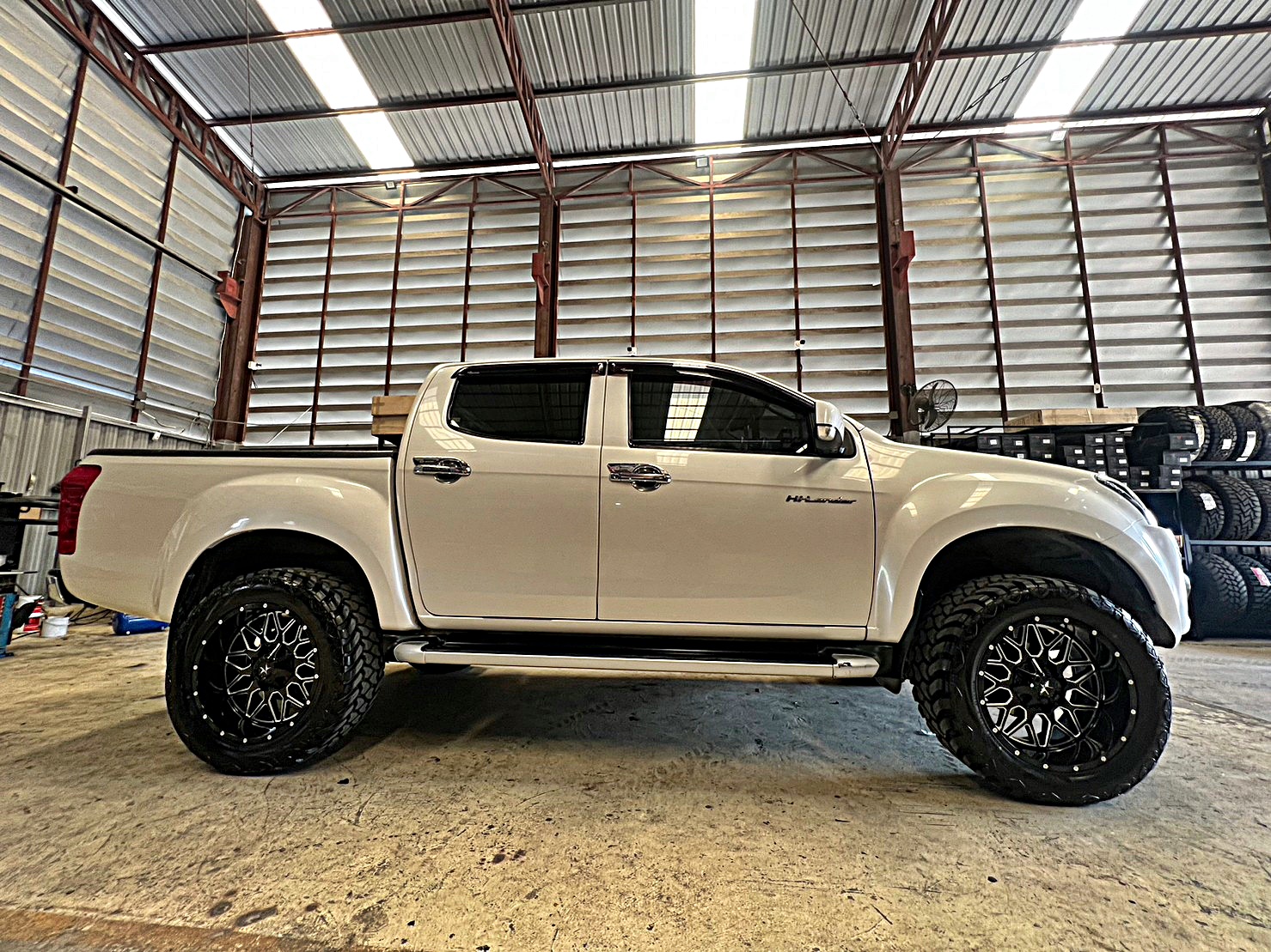 D-MAX แต่งทรงเมกาที่ STEP9