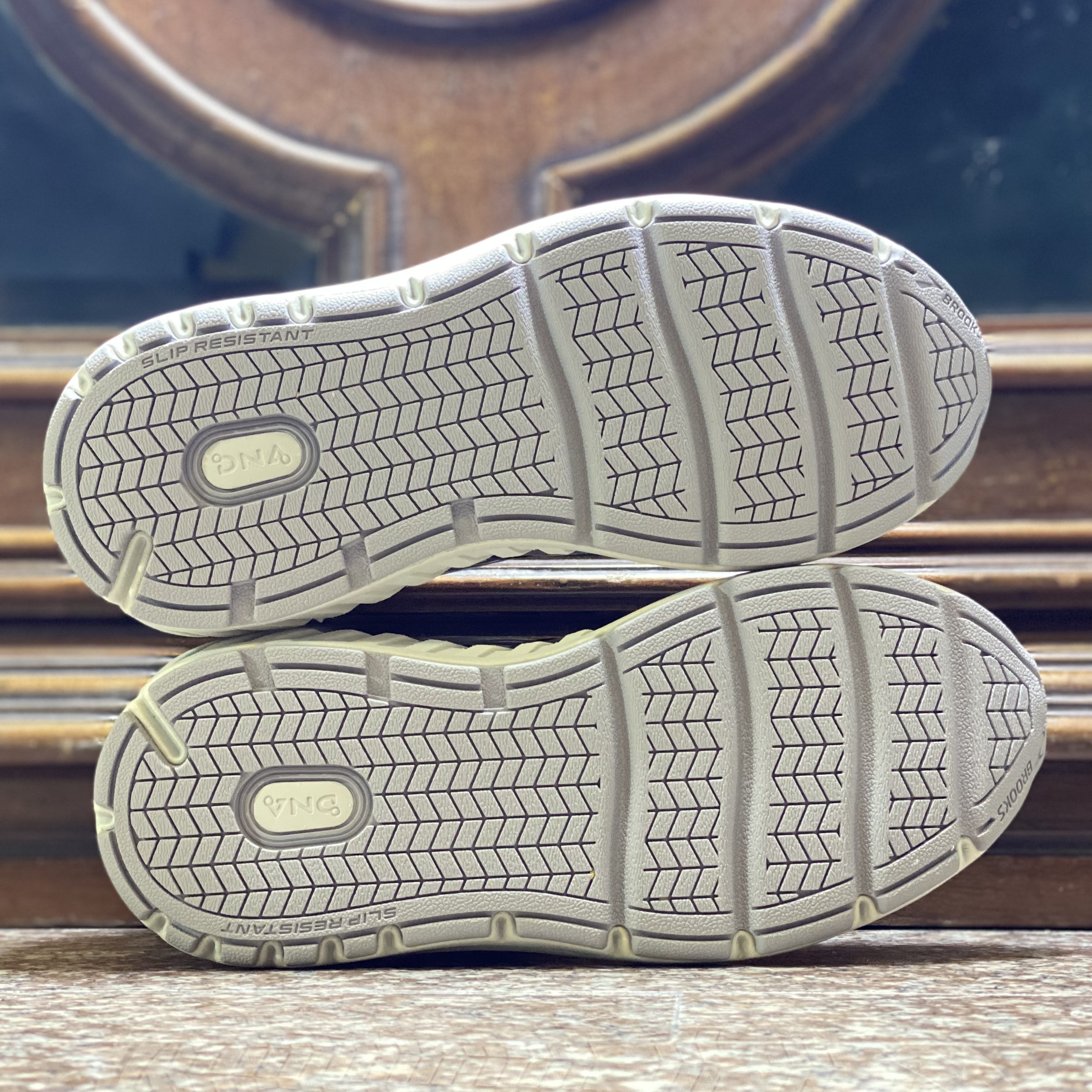 รองเท้า Brooks Addiction Walker 2 ‘LIMITED’ #มือ2 (W10US)