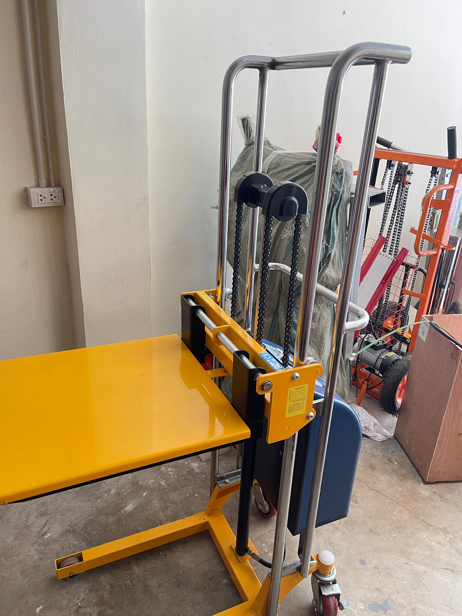 hand stacker รถเข็นยกของ มีทั้งแบบไฟฟ้าและแบบธรรมดา 400kg. รถยกของ 16728/16729