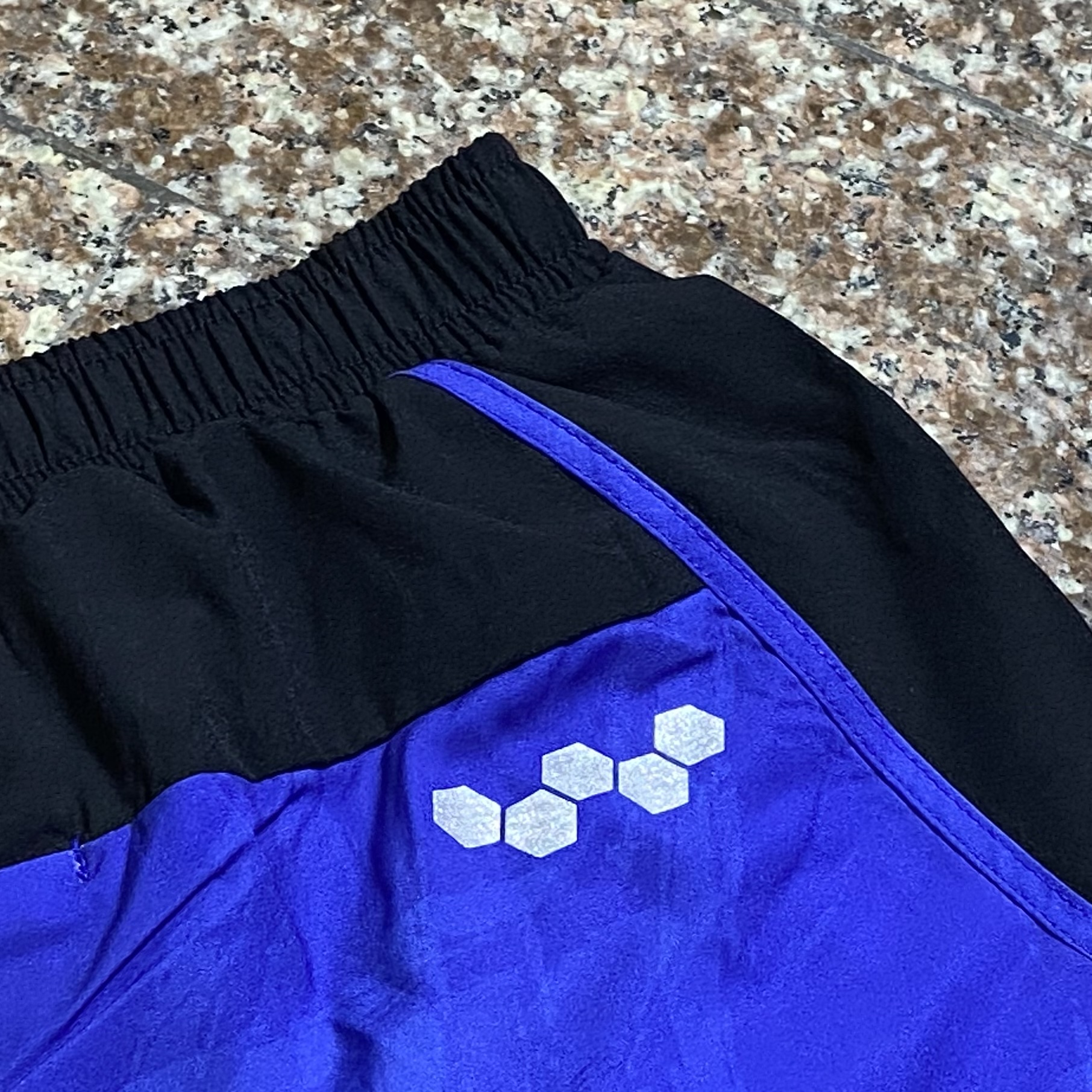 กางเกงวิ่ง Mizuno 3” Side Split Running Shorts ‘Graphic Blue’ (L)