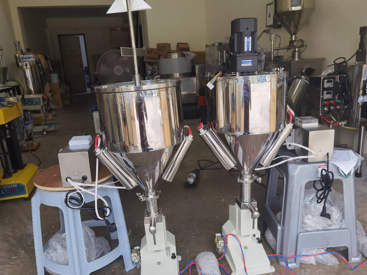 เครื่องบรรจุครีม พร้อมปั่น+ทำความร้อน รุ่น JR-A02 (ต้องใช้คู่กับเครื่องปั้มลม)