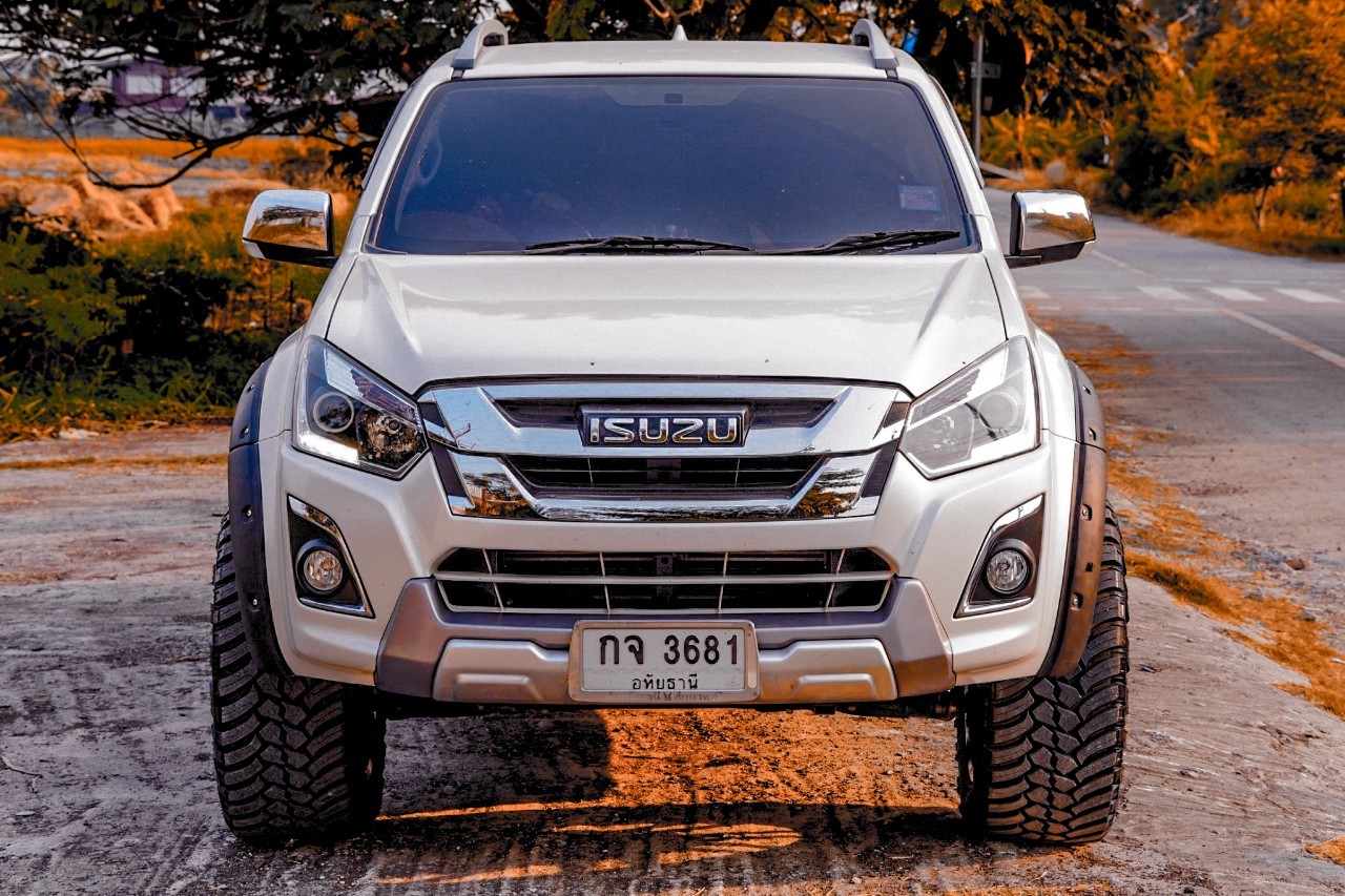 ISUZU D-MAX แต่งเมกา โคตรหล่อที่ STEP9
