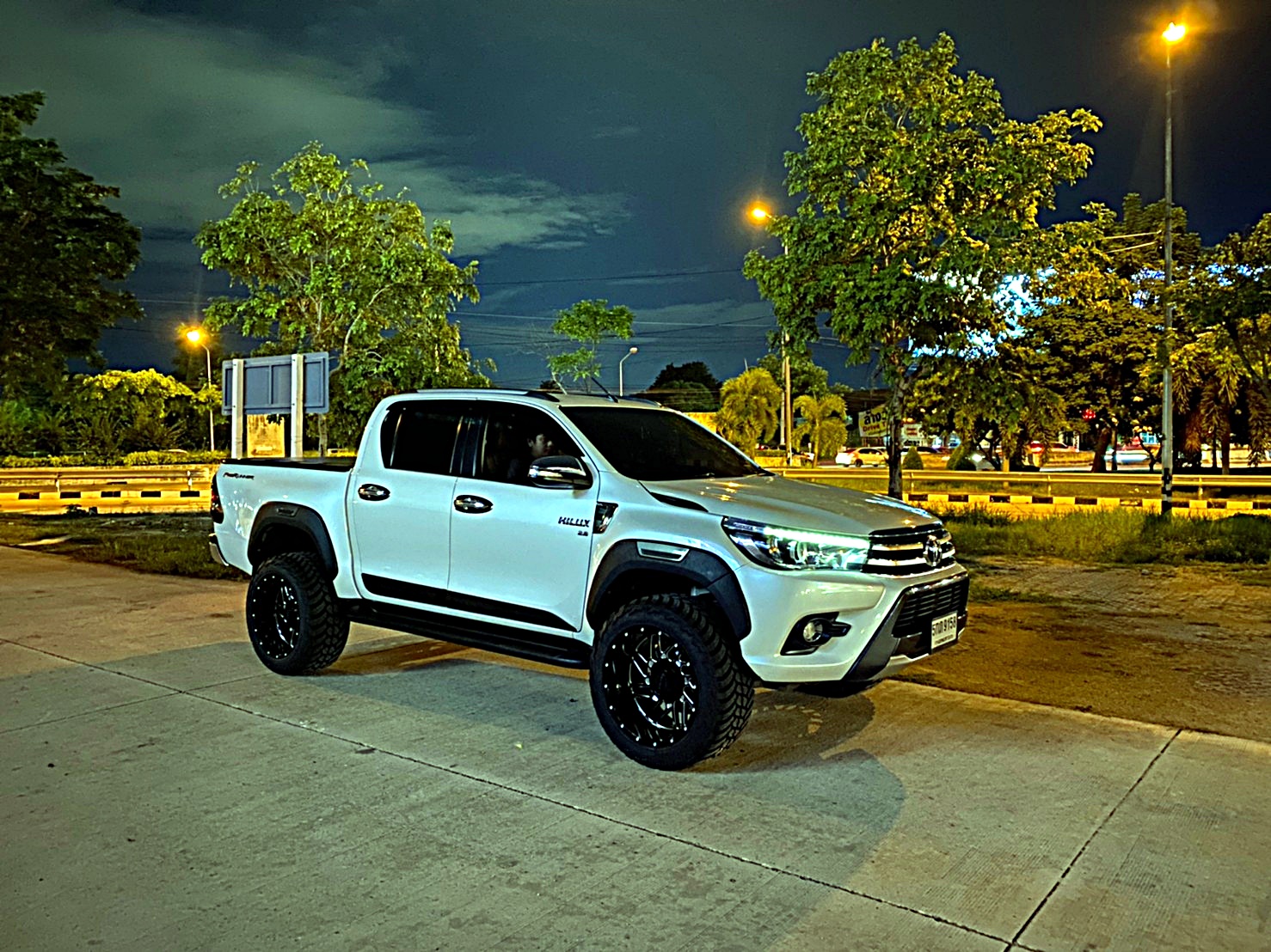 REVO จัดทรงเมกาที่ STEP9