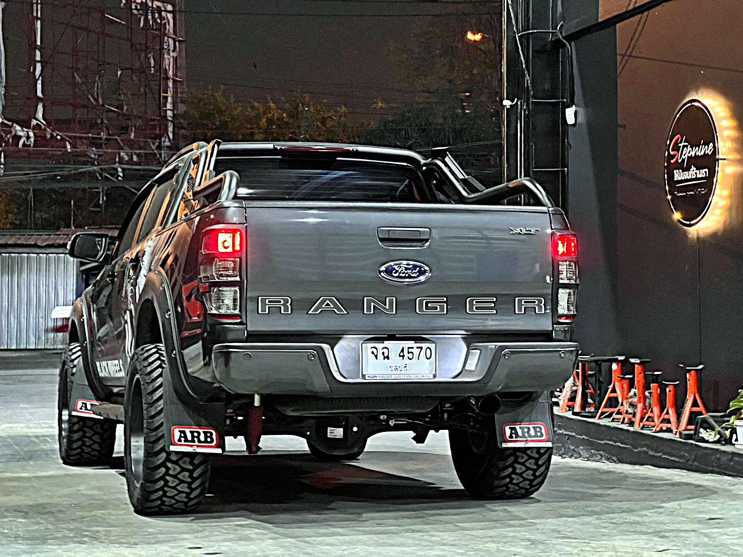 FORD RANGER แต่งทรงเมกาที่ STEP9