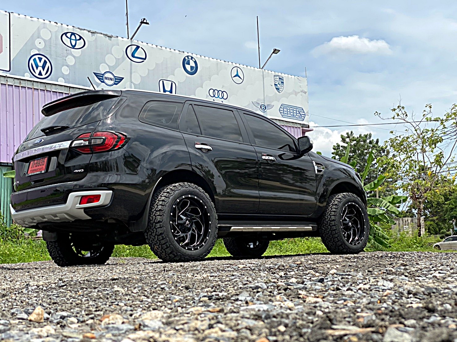 FORD EVEREST ป้ายแดงจัดล้อ20 แบบไม่ยก