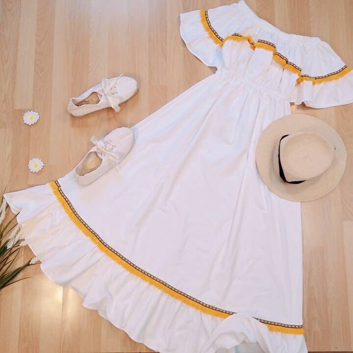 เดรสยาวโทนขาวแต่งปอม