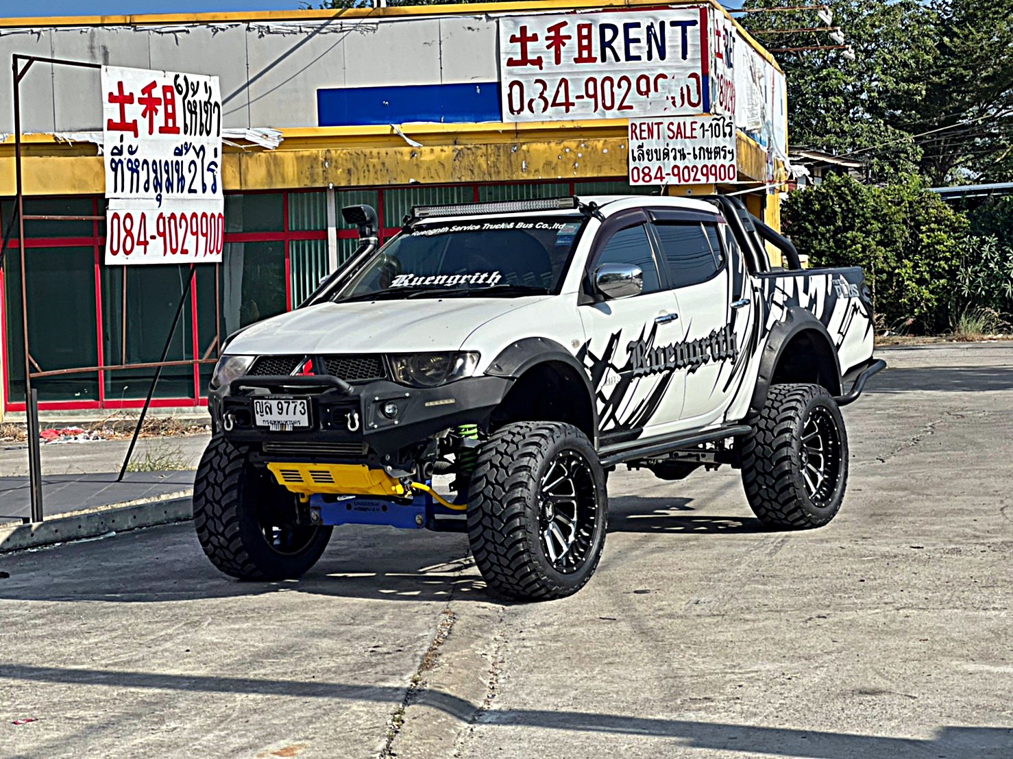 TRITON ทรงเมกา ที่ STEP9