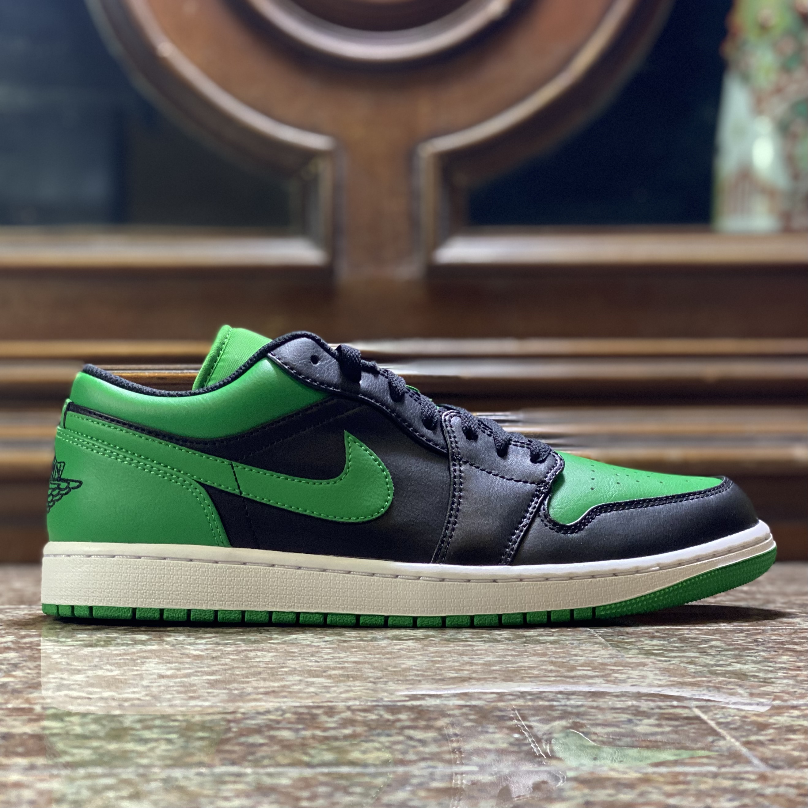 รองเท้า Nike Air Jordan 1 Low ‘Lucky Green’ (M10US)