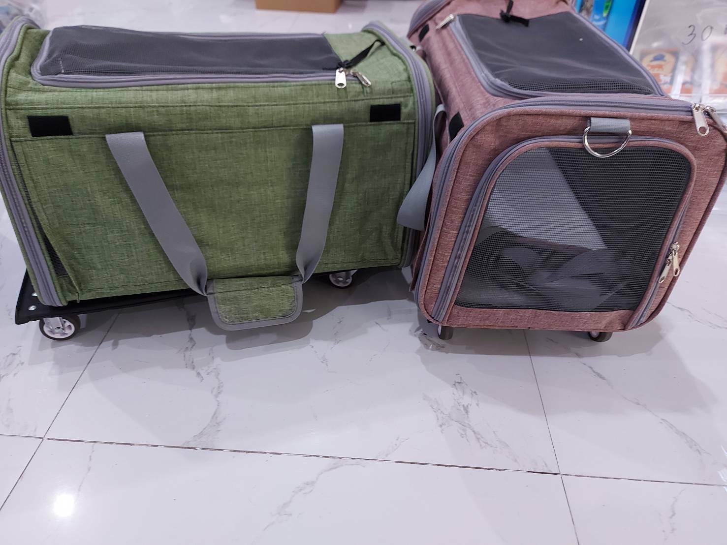 กระเป๋าล้อลากใส่สัตว์เลี้ยง