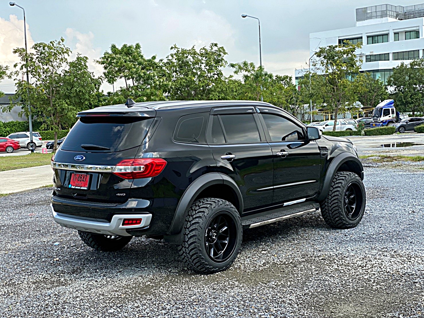 FORD EVEREST ทรงเมกา ล้อ HOSTILE H120 โคตรหล่อ