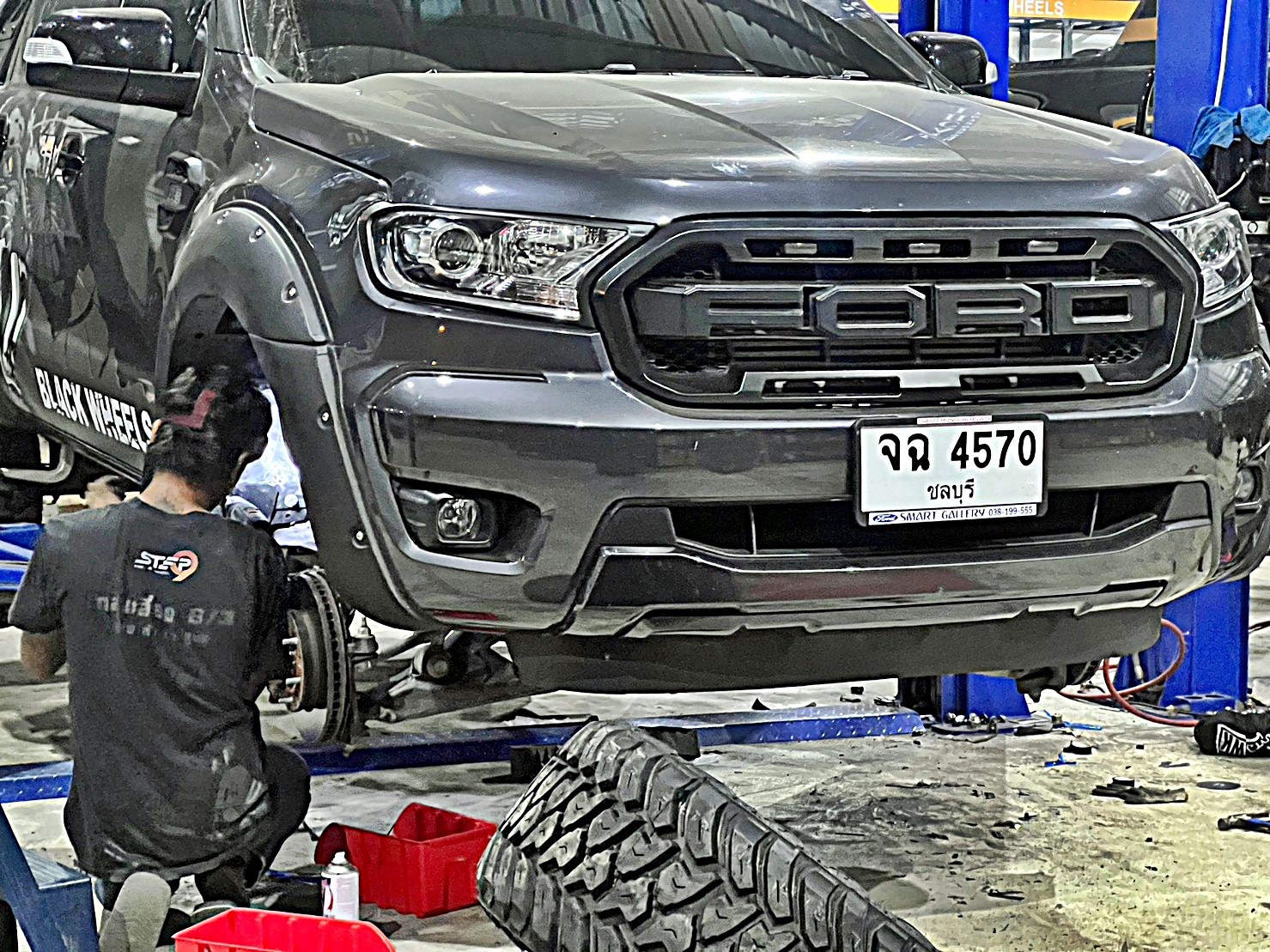 FORD RANGER แต่งทรงเมกาที่ STEP9