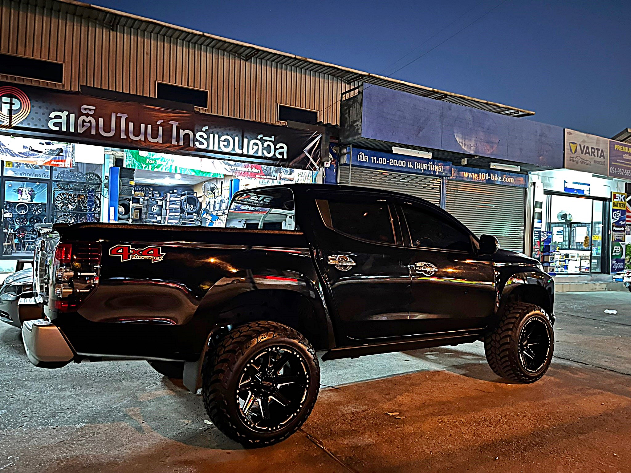 TRITON ทรงเมกา ที่ STEP9