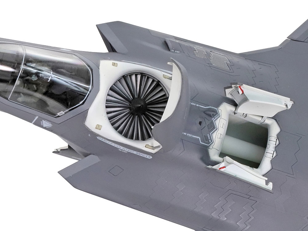 1/72 LOCKHEED MARTIN® F-35®B LIGHTNING II®