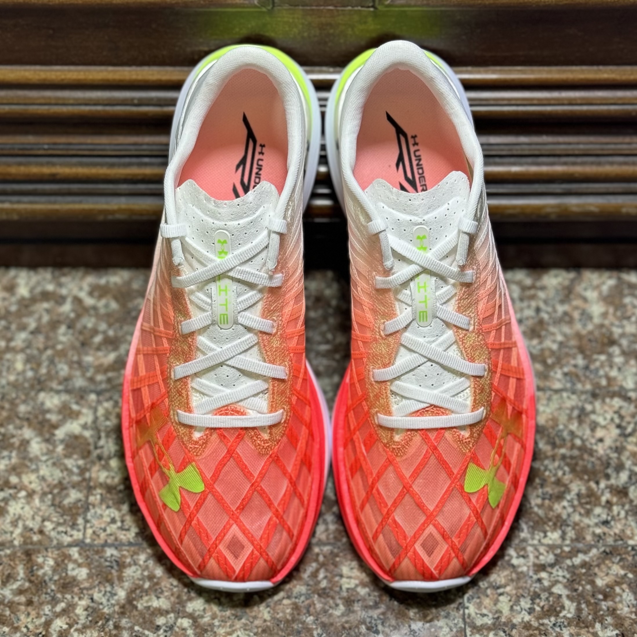 รองเท้าวิ่ง Under Armour Flow Velociti Elite (M8US)