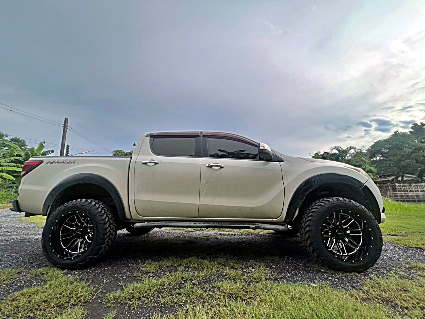 ตัวอย่างการแต่งรถแนวเมกา สำหรับ MAZDA