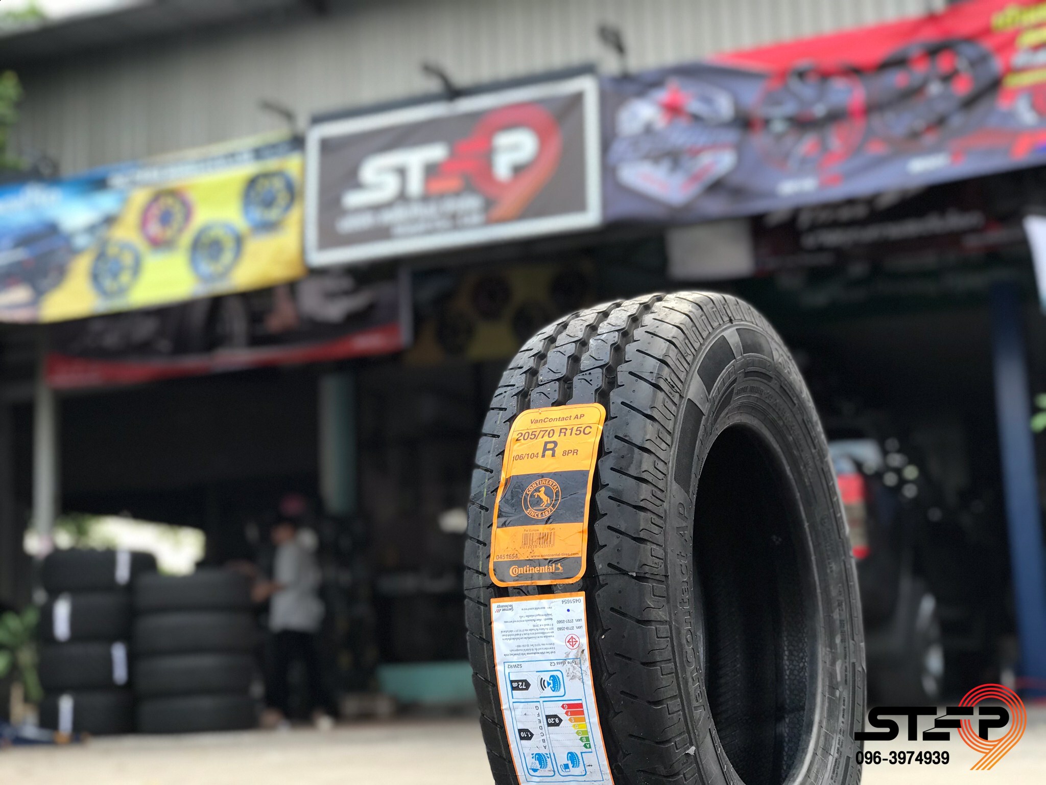 CONTINENTAL VANCONATACT AP 205/70-15 เส้น 1500 ปกติ 3000 ป่ี20