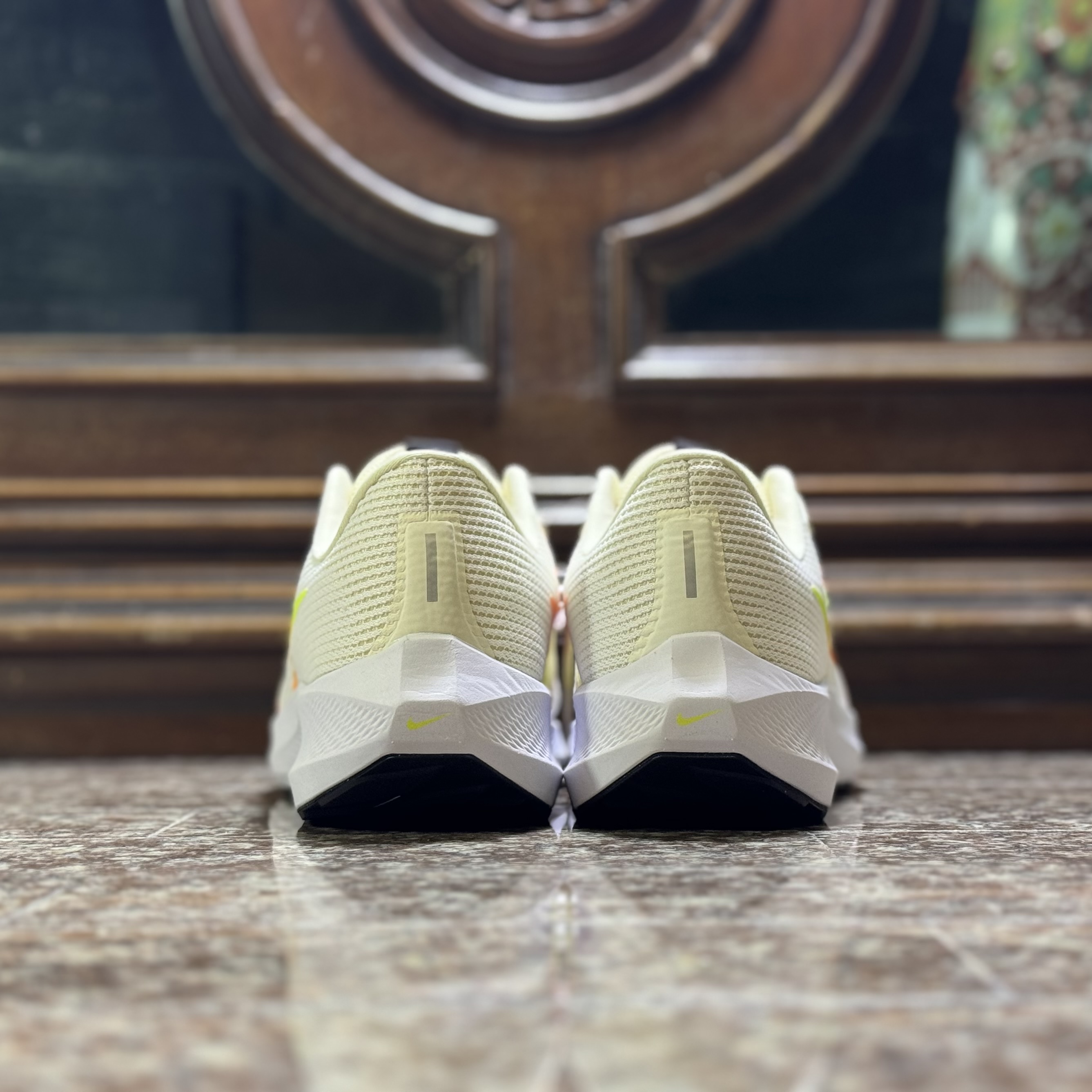 รองเท้าวิ่ง Nike Air Zoom Pegasus 40 ‘Coconut Milk’ (M8.5/10US)