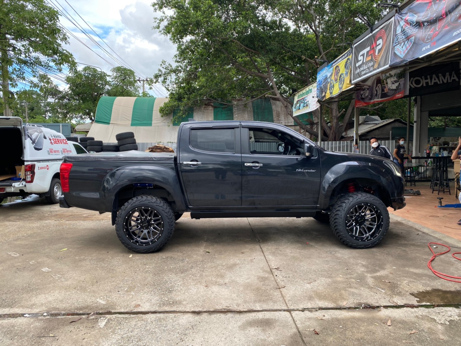 D-MAX จัดทรงเมกา ที่ STEP9 หล่อทุกลำ