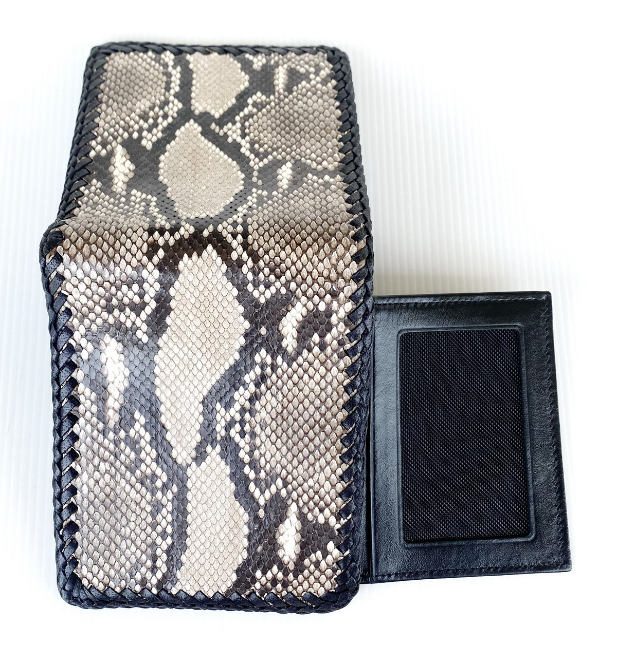 กระเป๋าสตางค์หนังงูแท้ ถักขอบ สีธรรมชาติ แบบสั้นUS