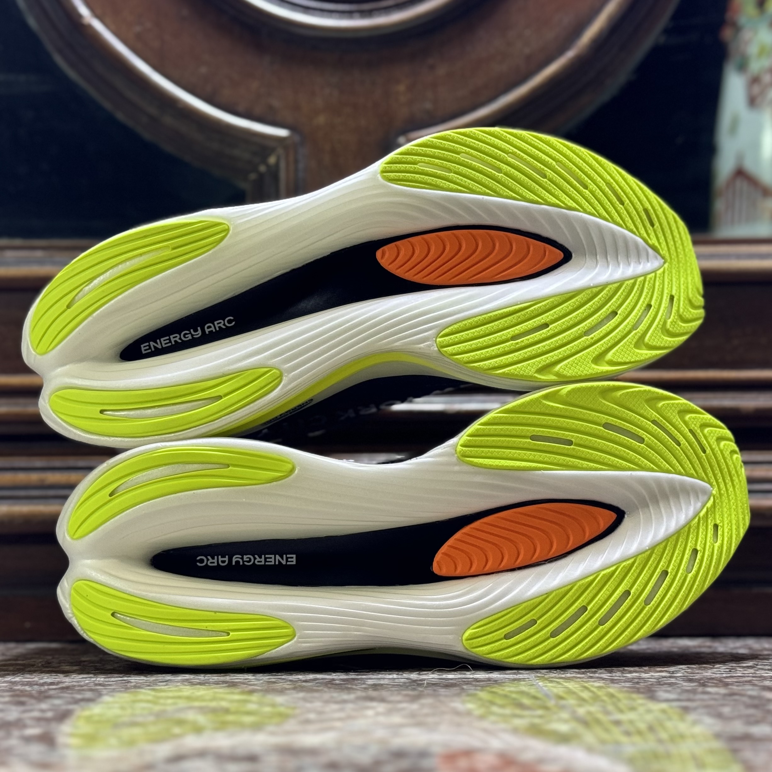 รองเท้าวิ่ง New Balance X TCS NYC FuelCell SuperComp Elite V3 (M8.5US)