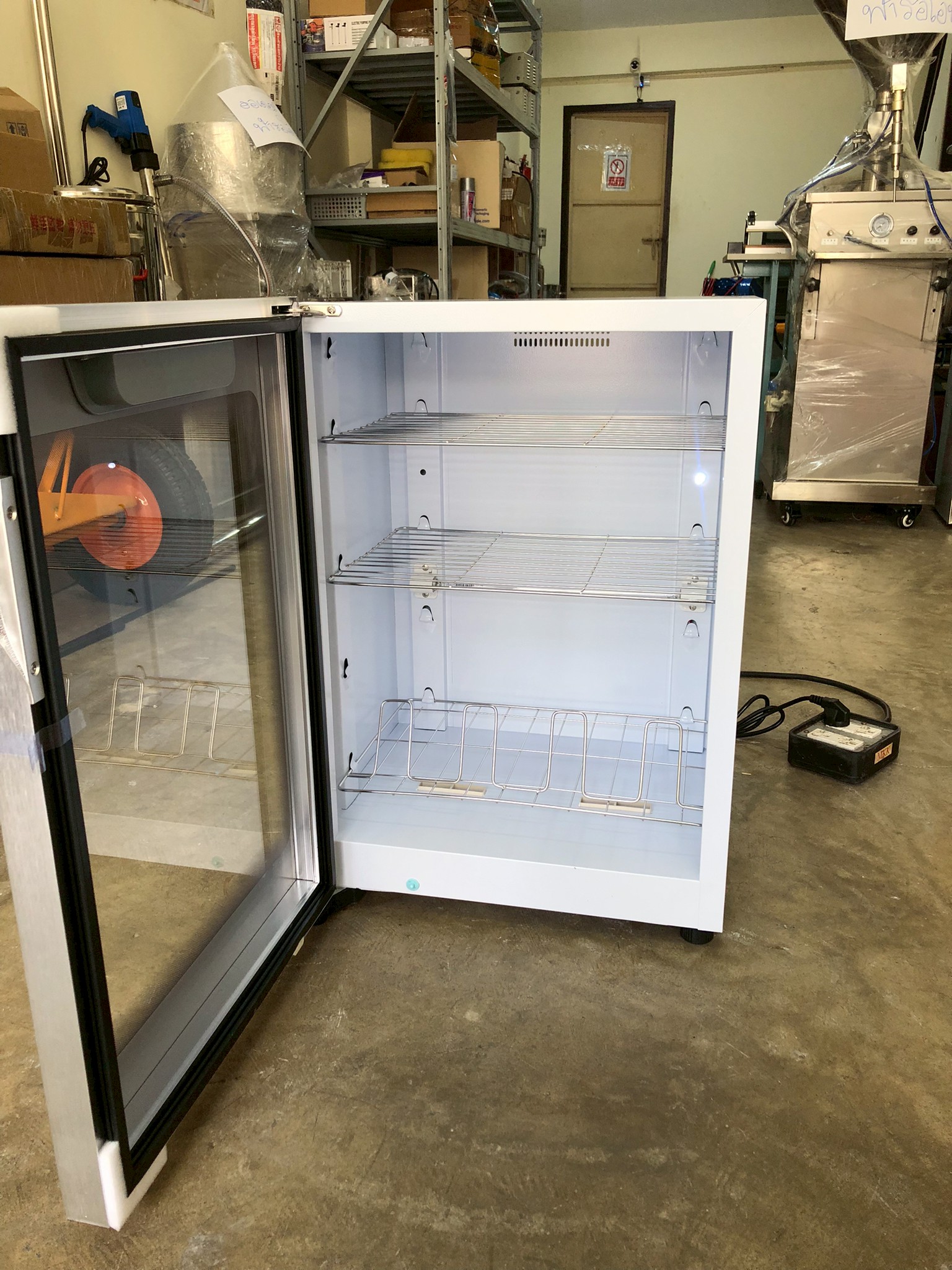 เครื่องอบรองเท้าอัจฉริยะ (Shoe Dryer and Sterilizer)