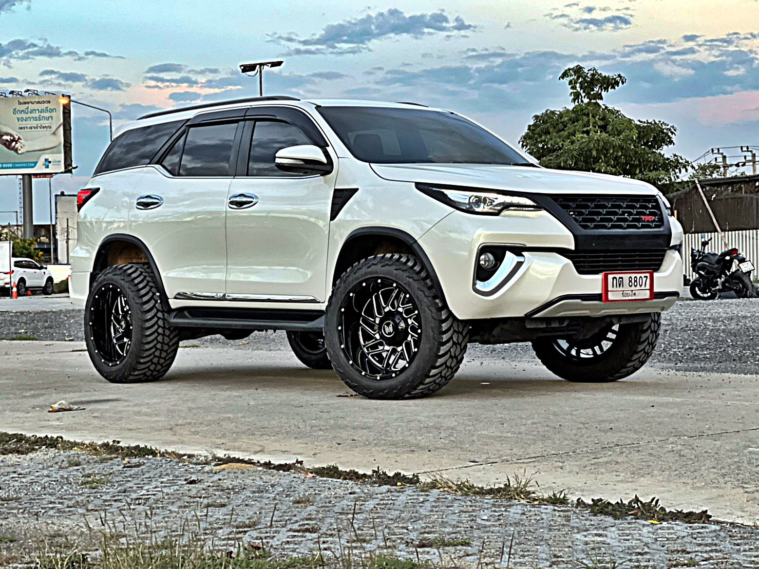 FORTUNER ทรงเมกา ล้อขอบ20 ที่ STEP9