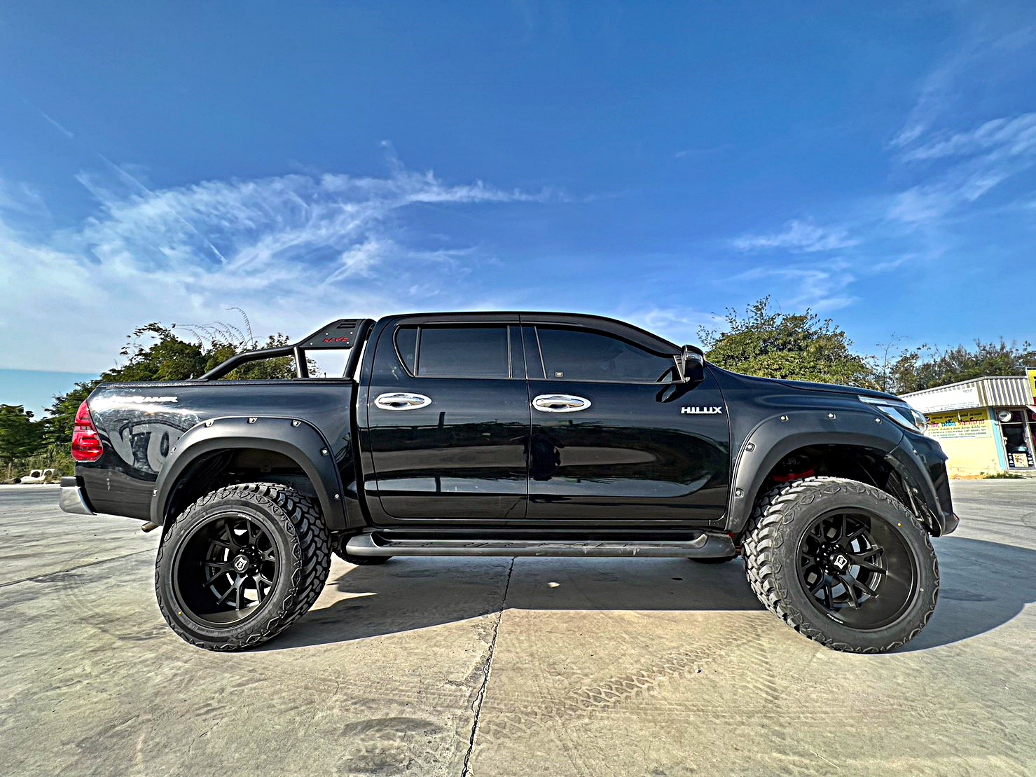 TOYOTA REVO แต่งทรงเมกาที่ STEP9