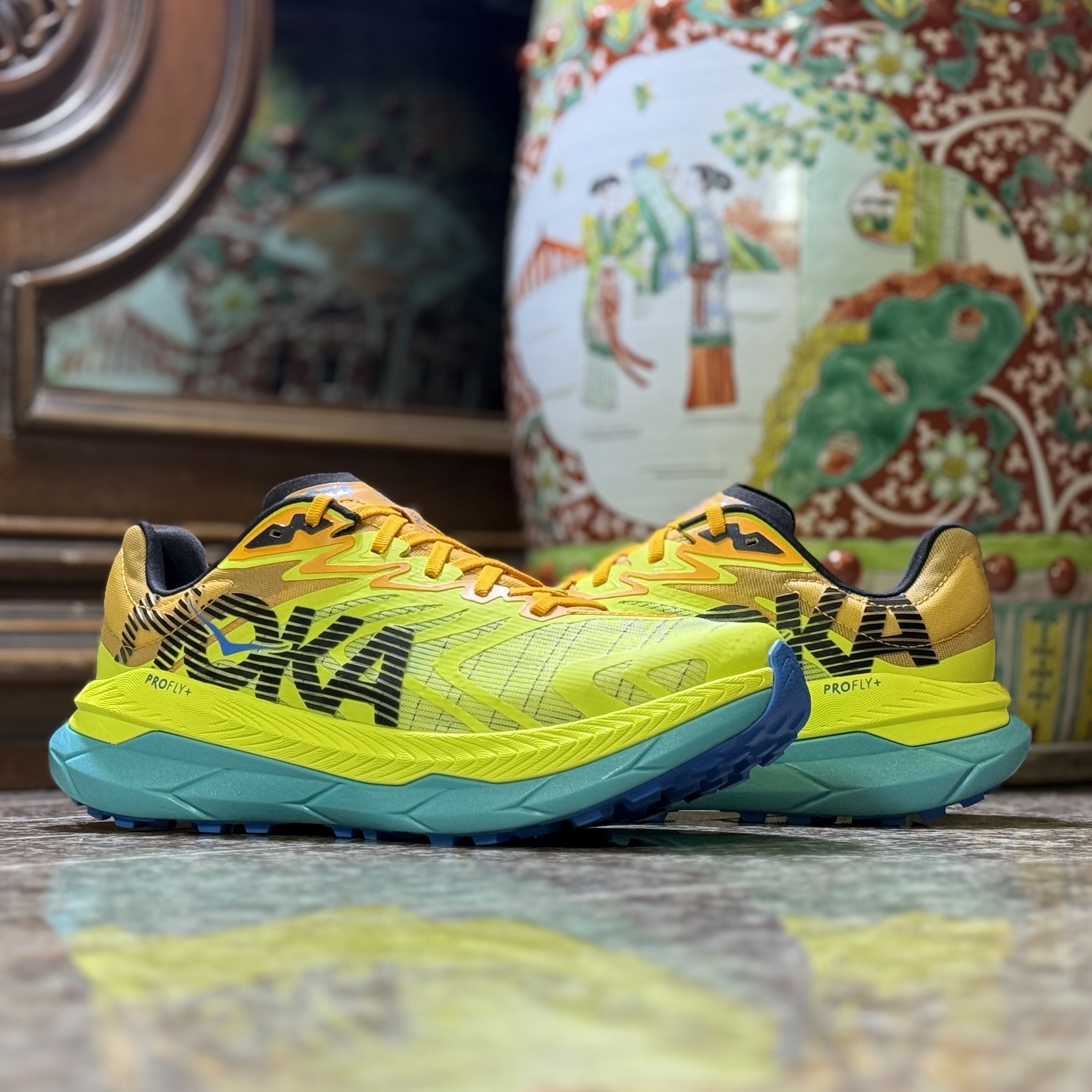 รองเท้าวิ่งเทรล HOKA Carbon Tecton X 2 (M9US)