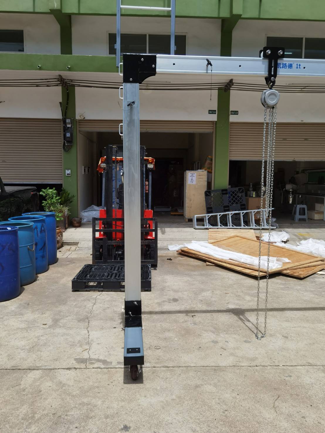 เครนยกของหนัก ปรับระดับ ประกอบเครนใช้งานได้ง่าย + รอกโซ่ มีให้เลือกหลายขนาด Crane01 kld