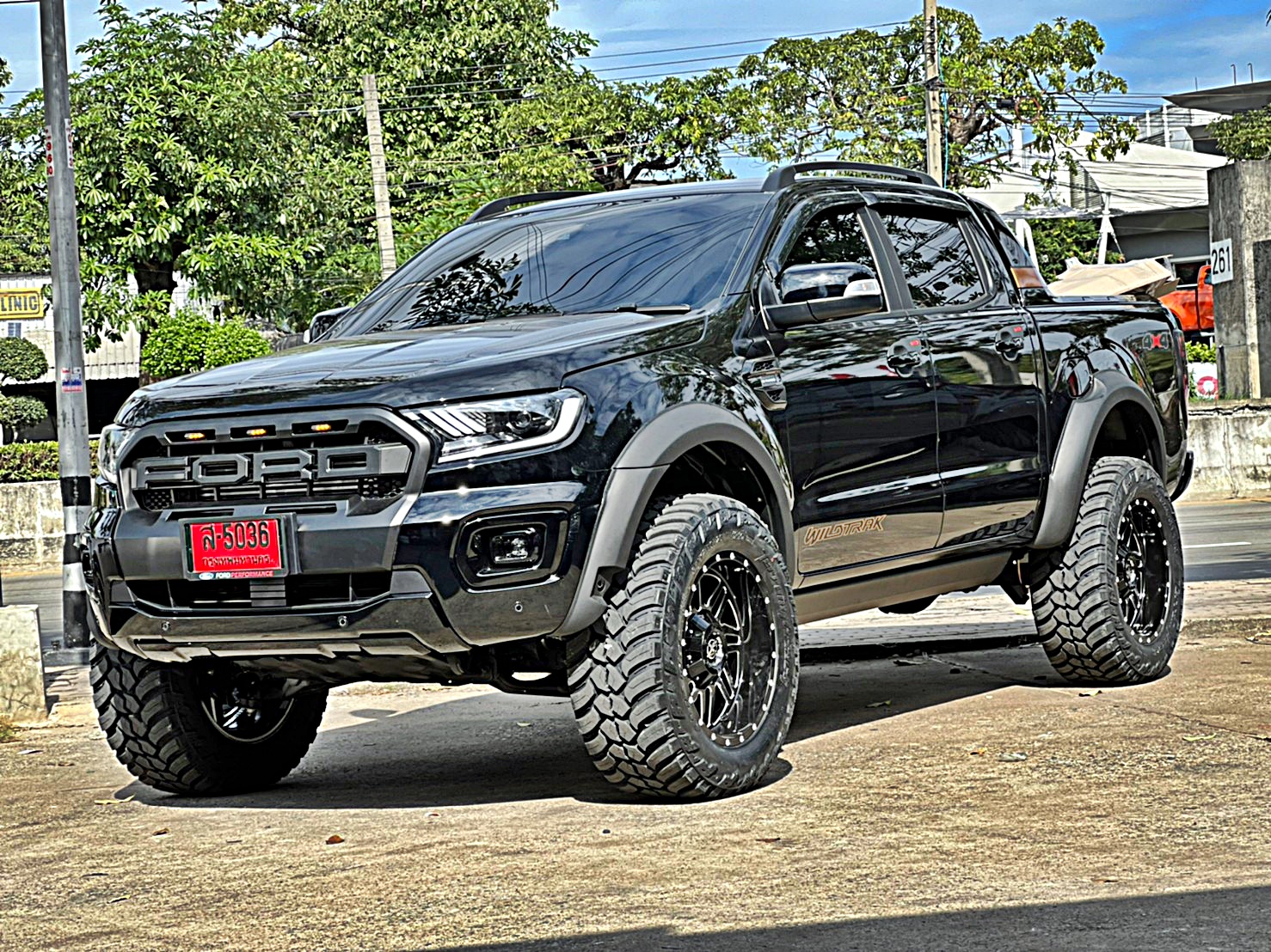 FORD WILDTRAK ชุดแต่งรอบคัน ทรงเมกาที่ STEP9