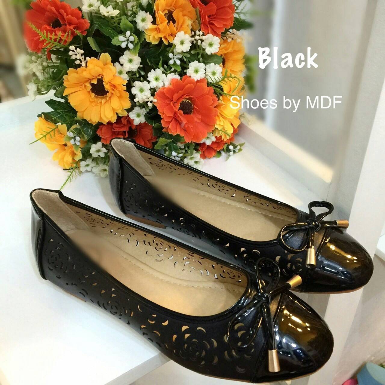 คัทชูฉลุลายดอกไม้