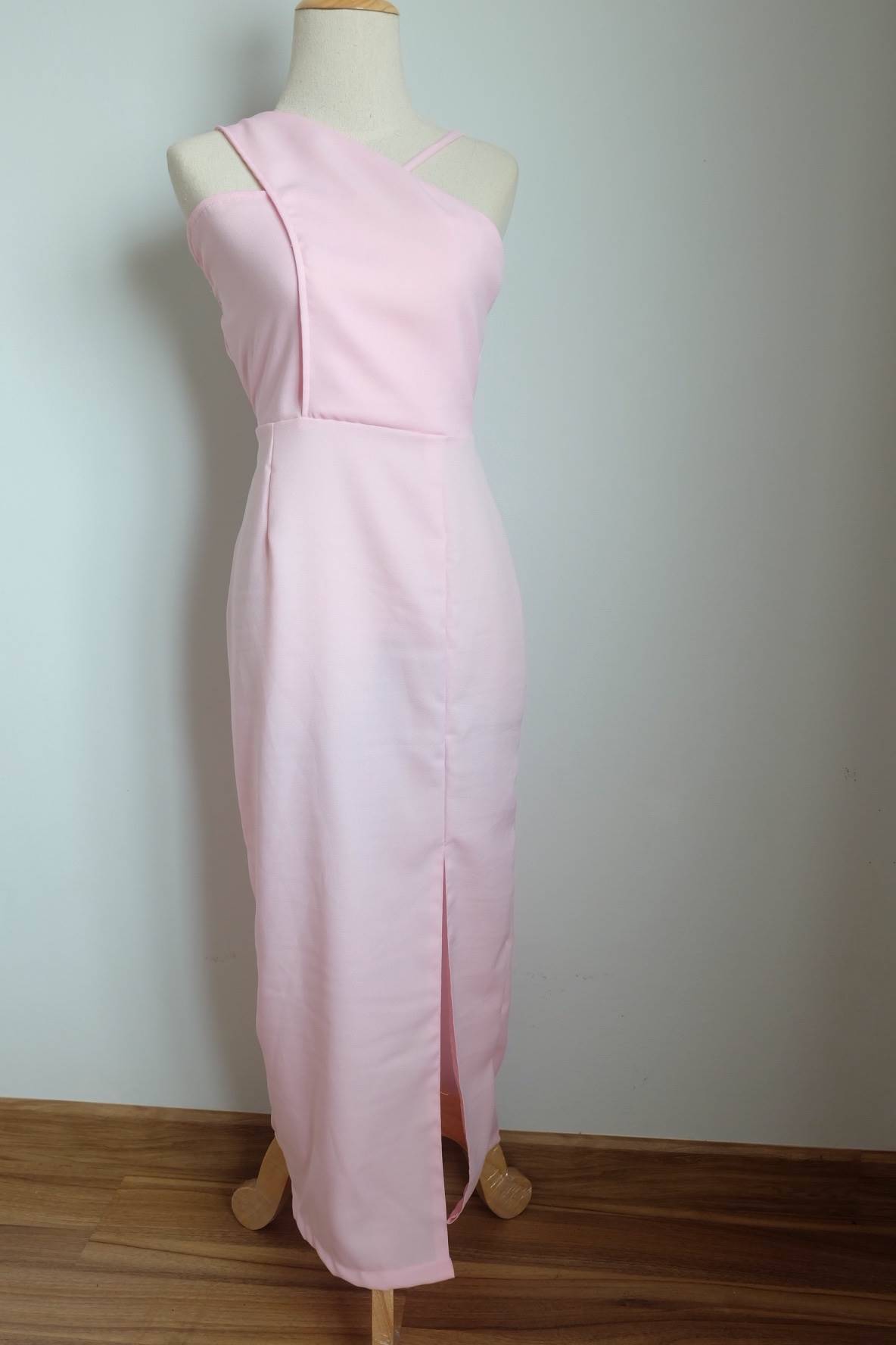 เดรสหรู