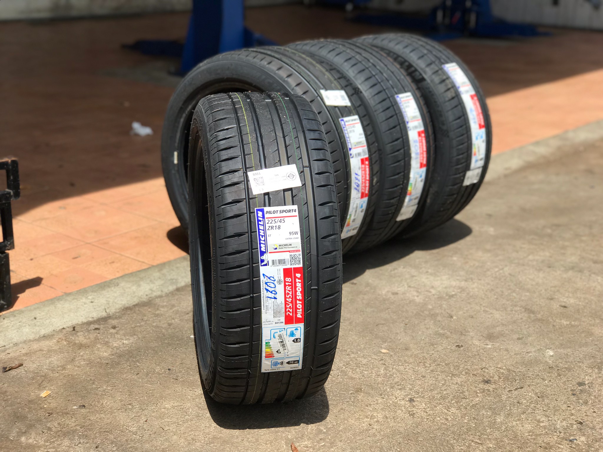 MICHELIN PILOT SPORT4 225/45-18 ราคาถูกสั่งได้ทุกรุ่นที่ STEP9