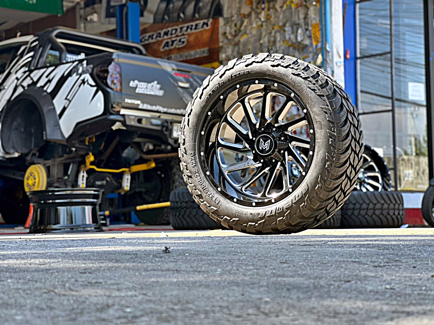 TRITON ทรงเมกา ที่ STEP9