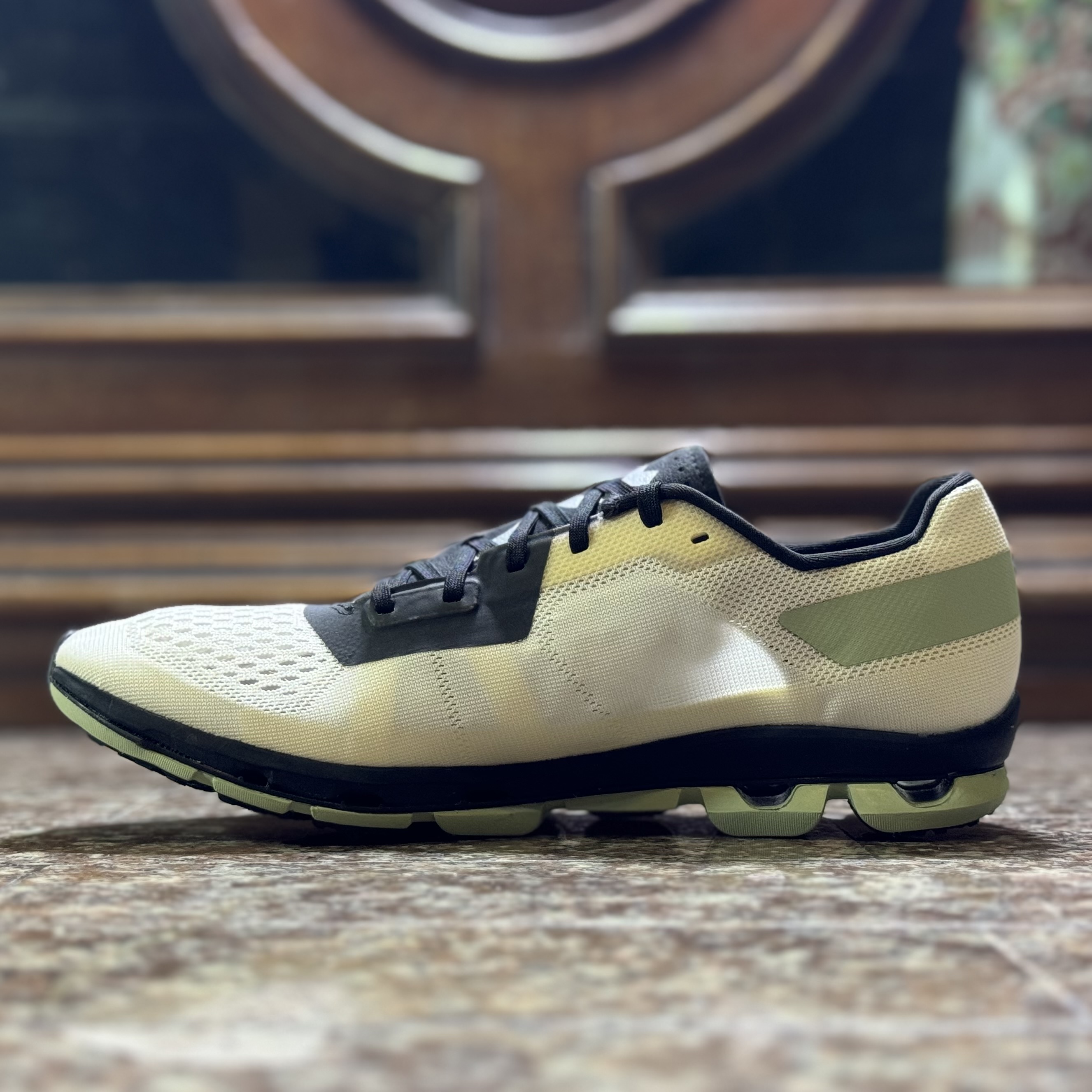 รองเท้าวิ่ง On CloudFlash #มือ2 (W7US) Women