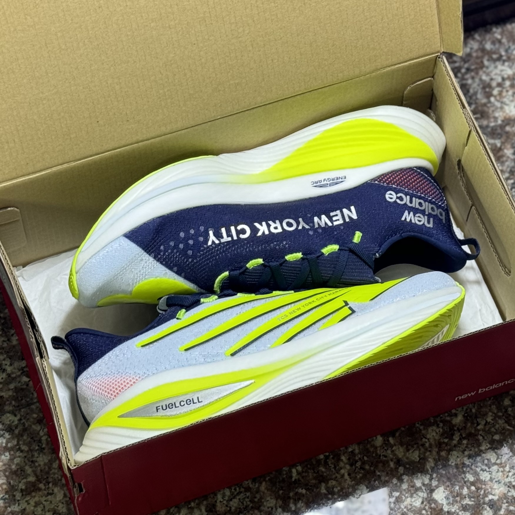รองเท้าวิ่ง New Balance X TCS NYC FuelCell SuperComp Elite V3 (M8.5US)