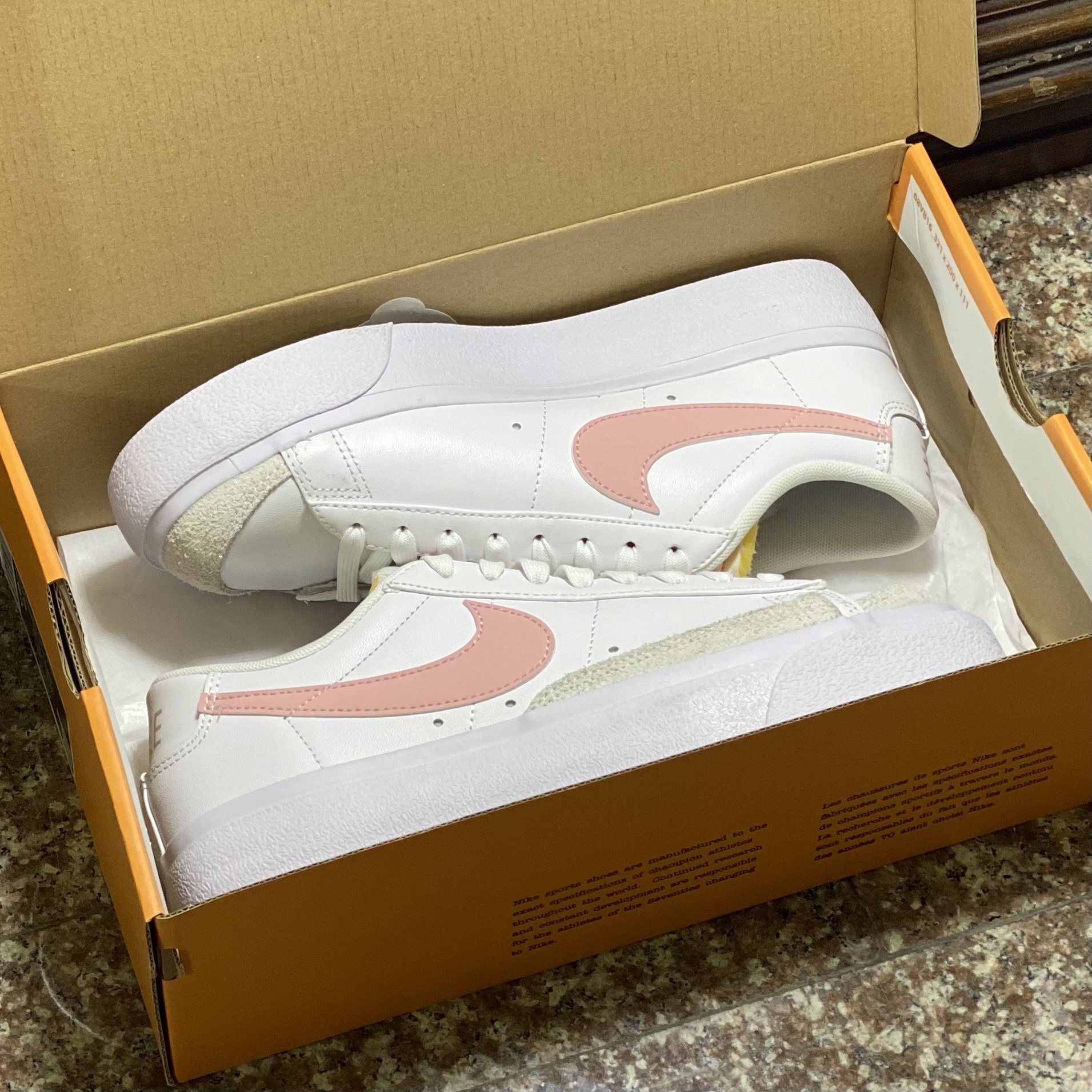 รองเท้า Nike Blazer Low Platform Women (W8.5US)